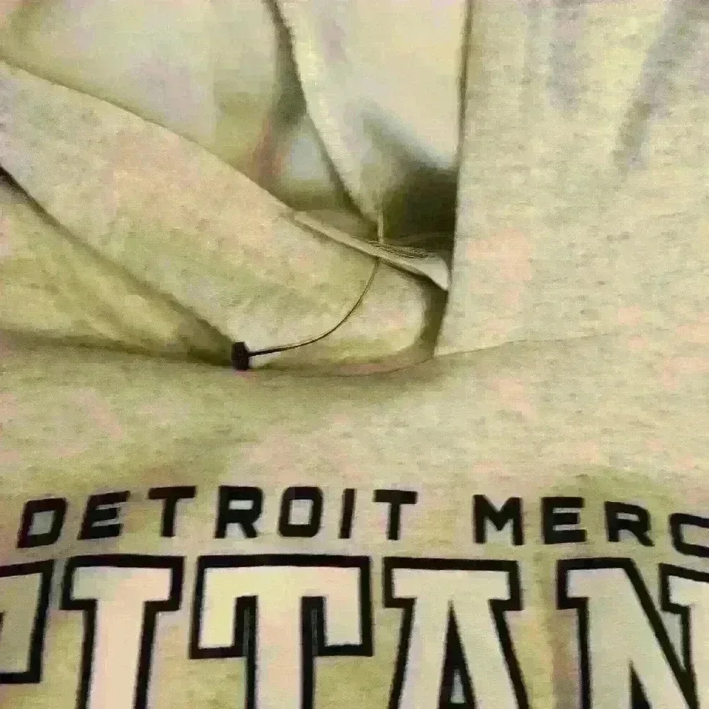 Detroit Mercy Titans boys hooded sweatshirt size 7/8.nwt